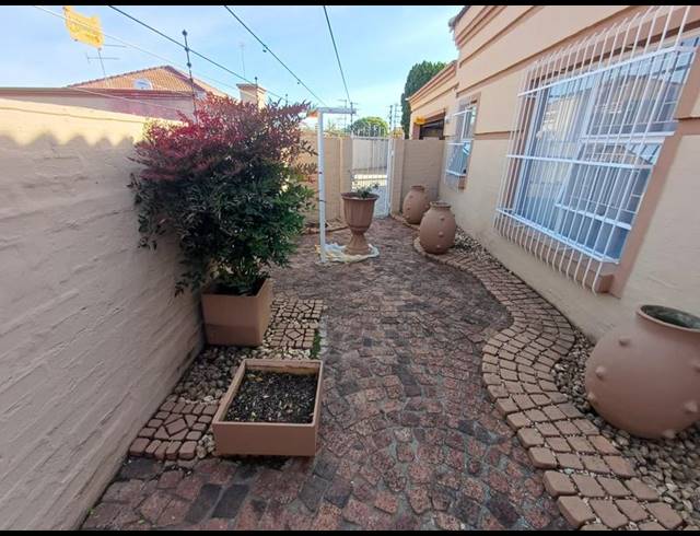 3 BEDROOM TOWNHOUSE FOR SALE IN ARCON PARK